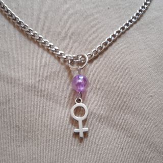 Conjunto feminista lila