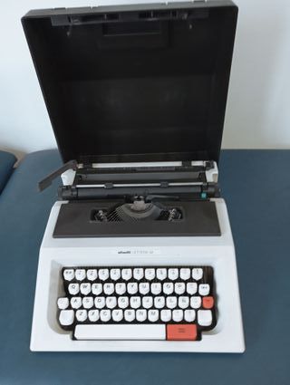 Máquina de escribir portatil. Olivetti lettera 52