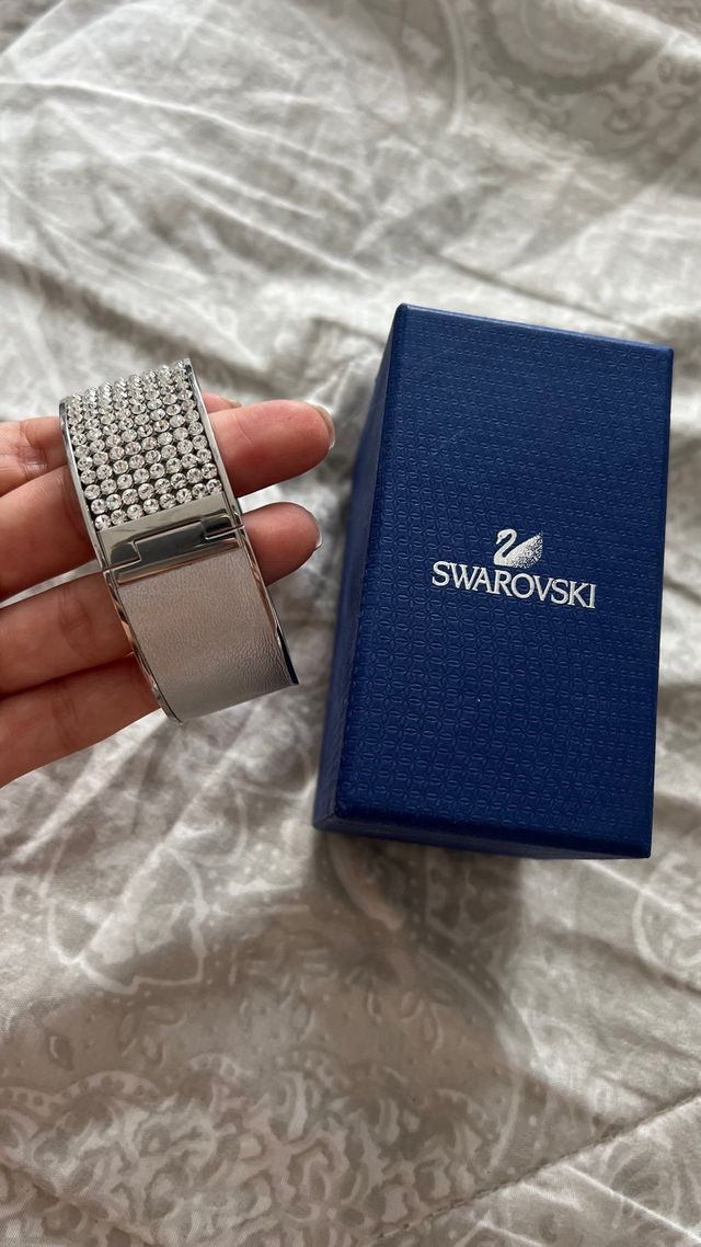 Brazalete Swarovski plateado nuevo