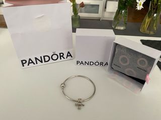 Pulsera Pandora rigida y Charm NUEVOS