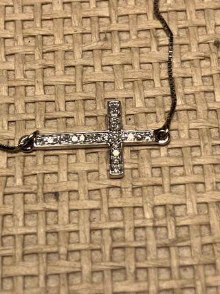 Cruz oro blanco y diamantes