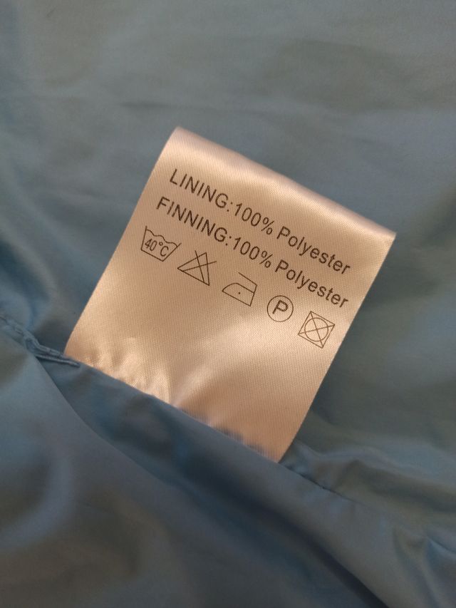 Gilet piumino celeste con cappuccio 