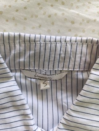 Blusa blanca con rayas Stradivarius S