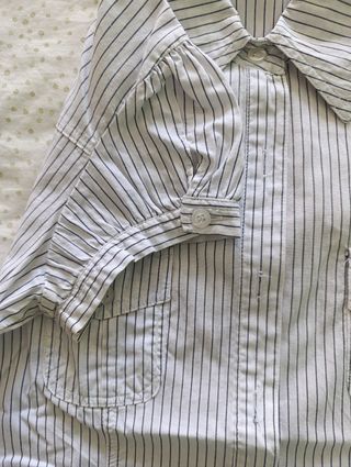 Blusa blanca con rayas Stradivarius S