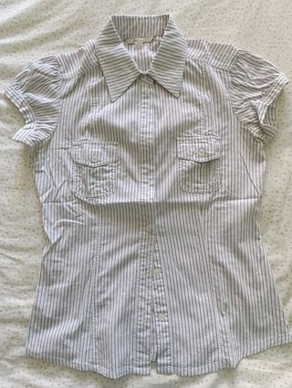 Blusa blanca con rayas Stradivarius S