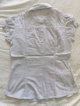 Blusa blanca con rayas Stradivarius S