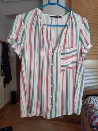 Camisa de manga corta blanca con rayas