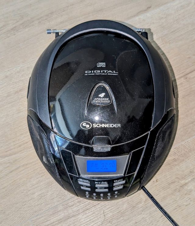 Compac Disc SCHNEIDER con rafio y USB