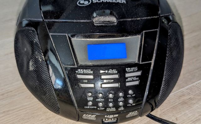 Compac Disc SCHNEIDER con rafio y USB