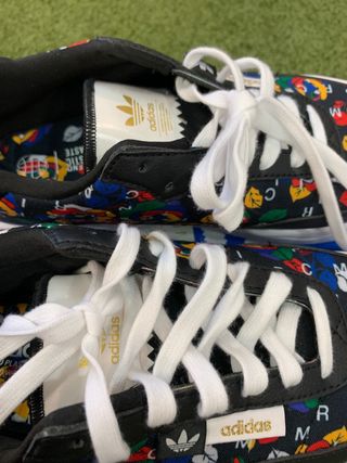 Zapatillas adidas estampadas. Nuevas.