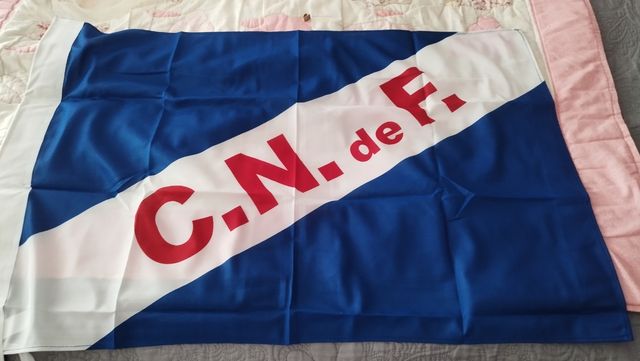 Bandera CF deN Nacional y tuya de Nacional .