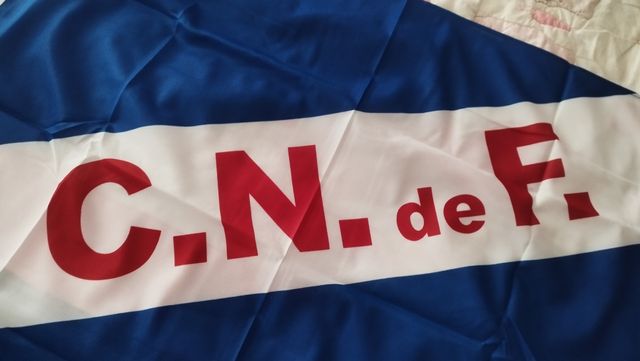 Bandera CF deN Nacional y tuya de Nacional .
