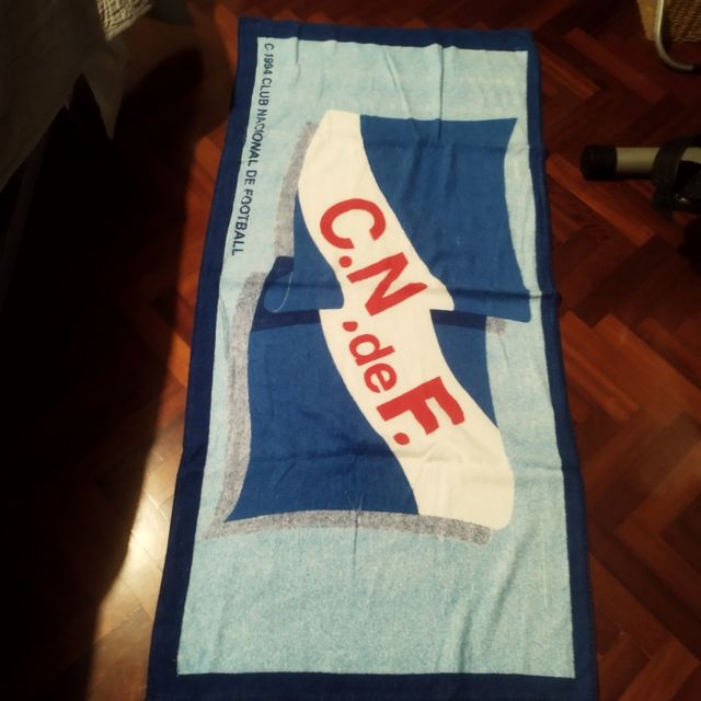 Bandera CF deN Nacional y tuya de Nacional .