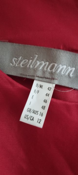 Vestido y chaqueta rojo