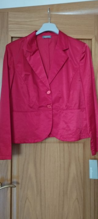 Vestido y chaqueta rojo