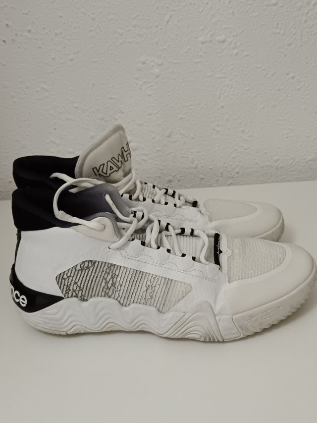 Zapatos Kawhi la talla 42.5