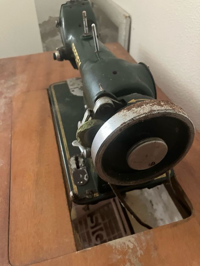 Maquina coser antigua refrey