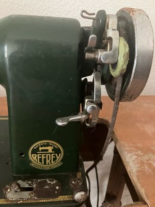 Maquina coser antigua refrey
