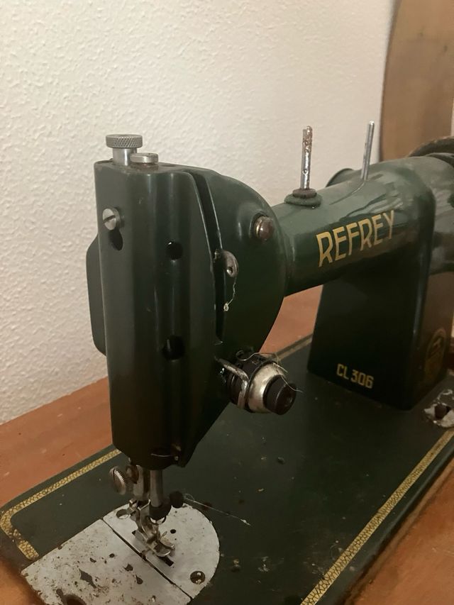 Maquina coser antigua refrey