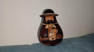 Figura antigua caja de madera