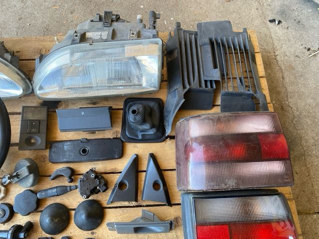 Peças Renault 19, volante, faróis, farolins|USADO