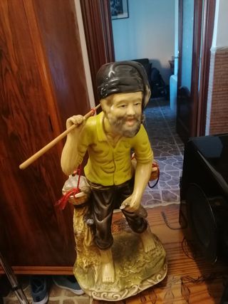 Figura antigua de pescador