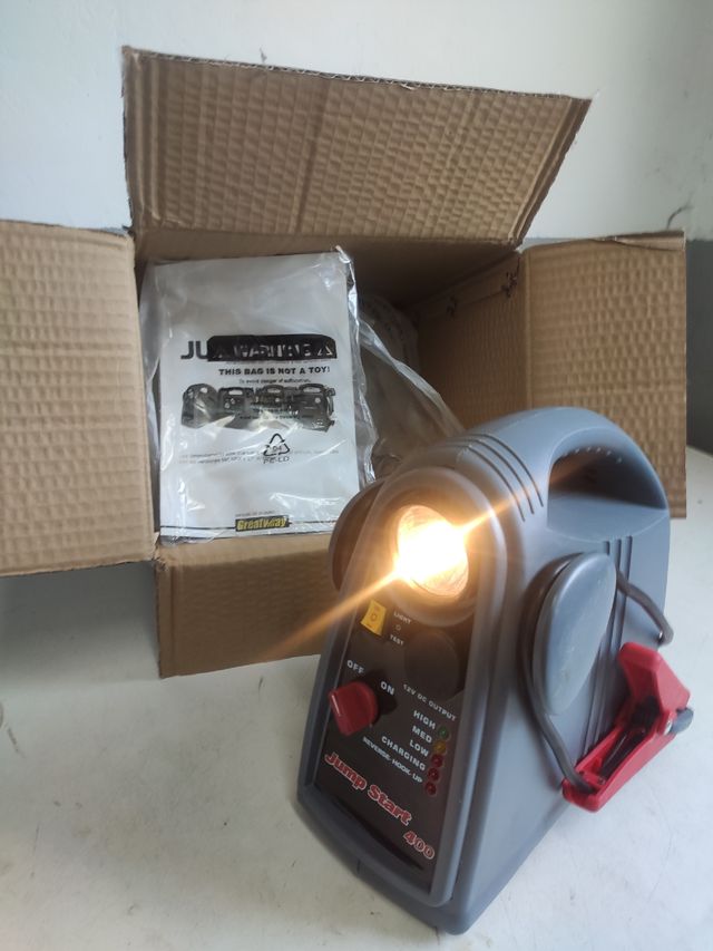 Arrancador auxiliar con batería nueva