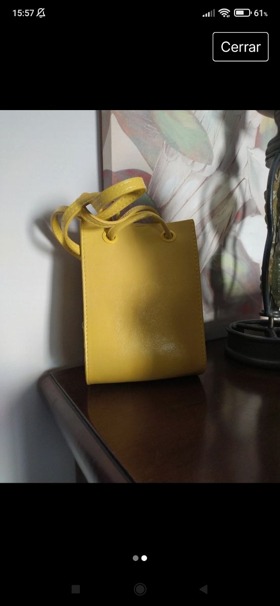 Bolso Stradivarius color amarillo