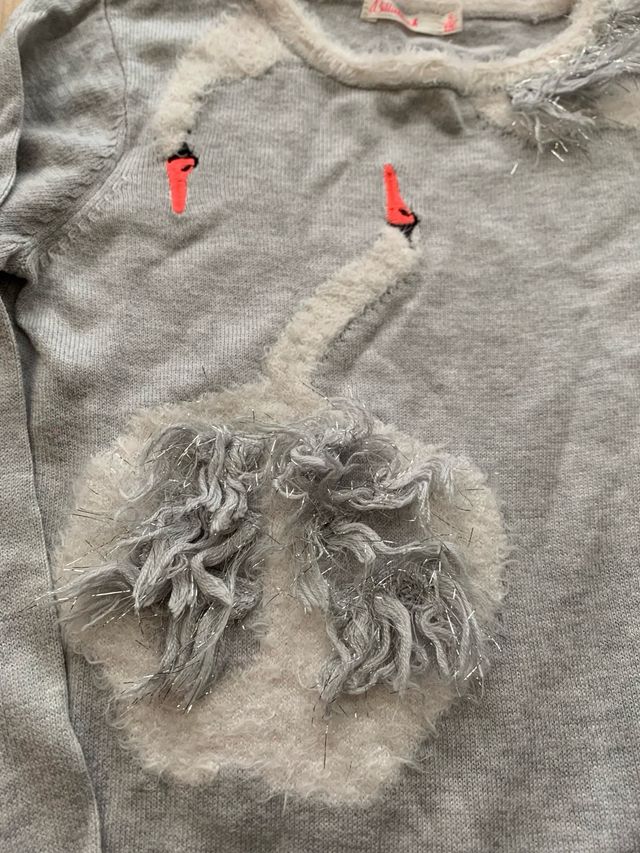 Vestido gris claro con cisnes