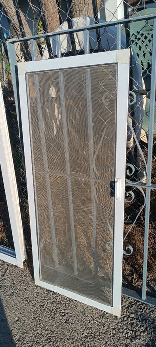 Ventana aluminio  con mosquitera