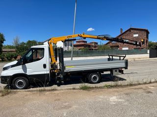 Camion grua iveco cabstar