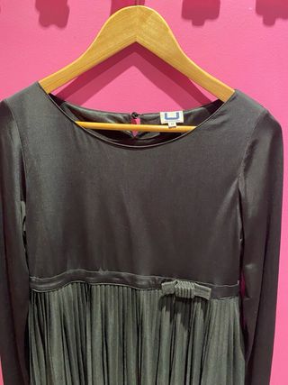 Blusa negra plisada Adolfo Dominguez