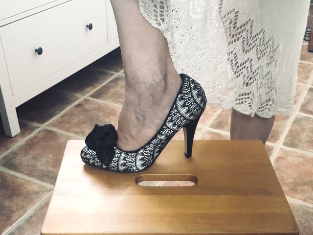 Zapatos de encaje negro sobre fondo marfil nº 36