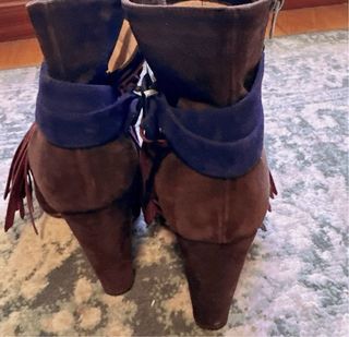 Pura Lopez botines de piel con flecos y tachas 