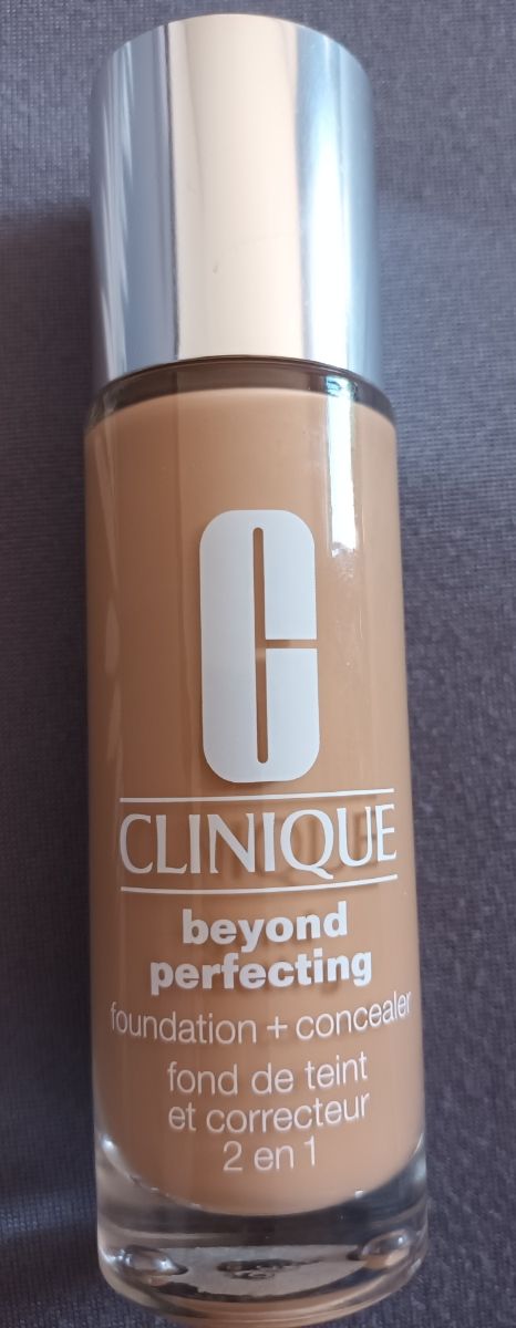 Maquillaje Clinique Beyond Perfecting.