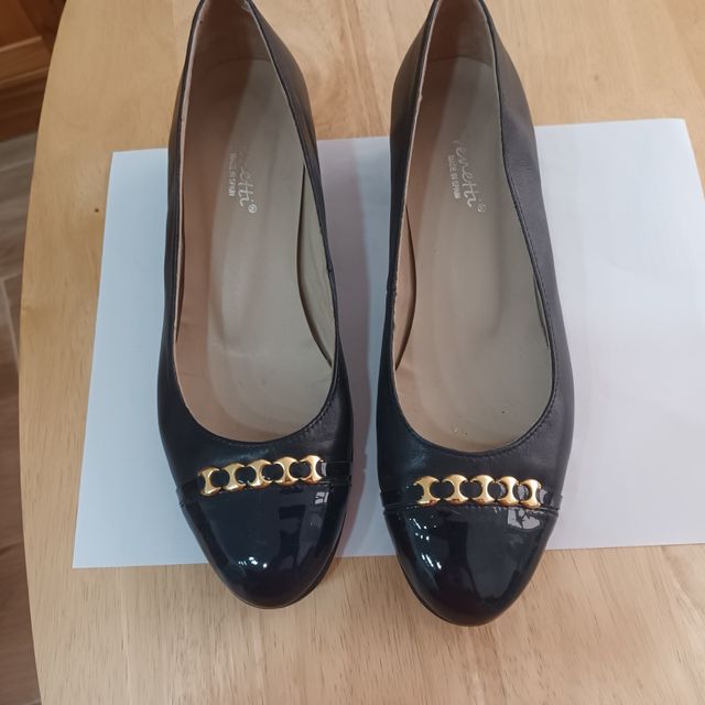 Estupendos zapatos de piel, talla 37