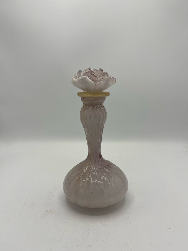 Bottiglia lilla in vetro di murano