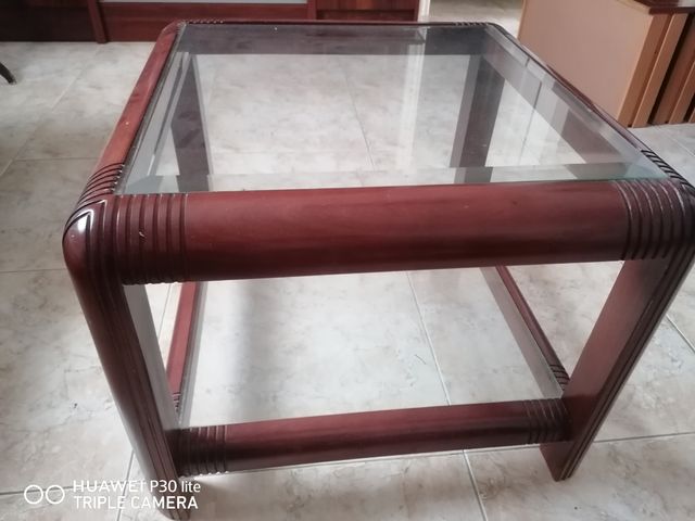 Mesa madera y cristal.