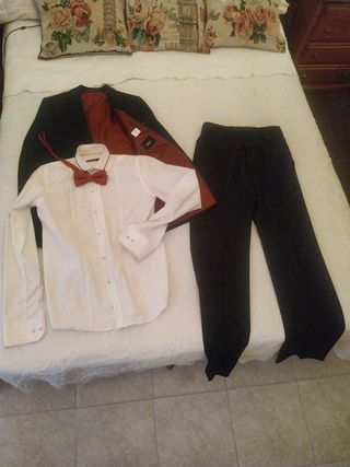 Traje chico graduación.