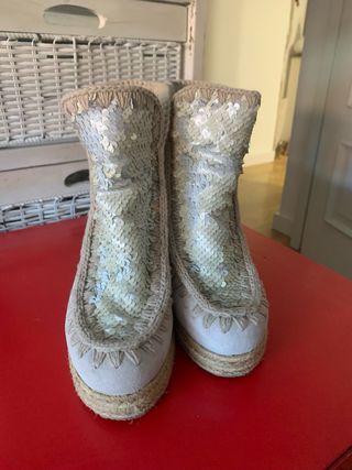 BOTINES MOU
