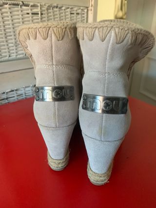 BOTINES MOU