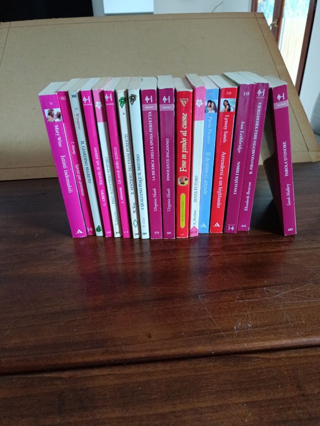 Libri Rosa vari titoli a euro 0,50