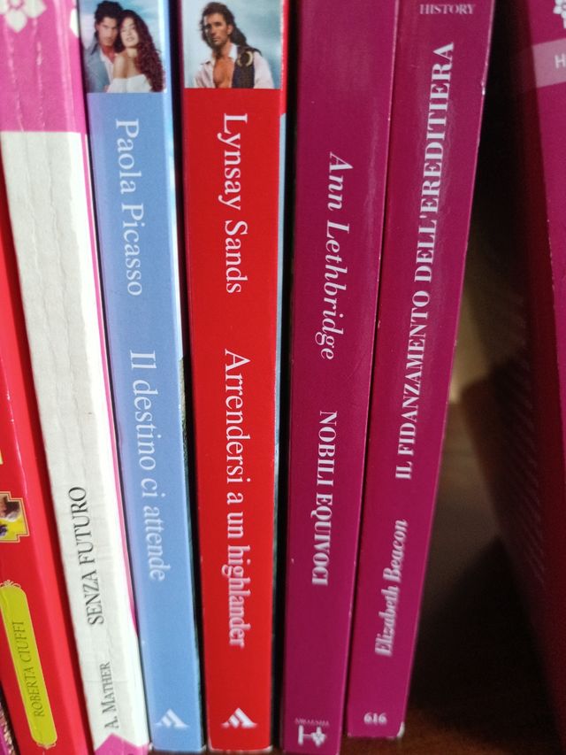 Libri Rosa vari titoli a euro 0,50