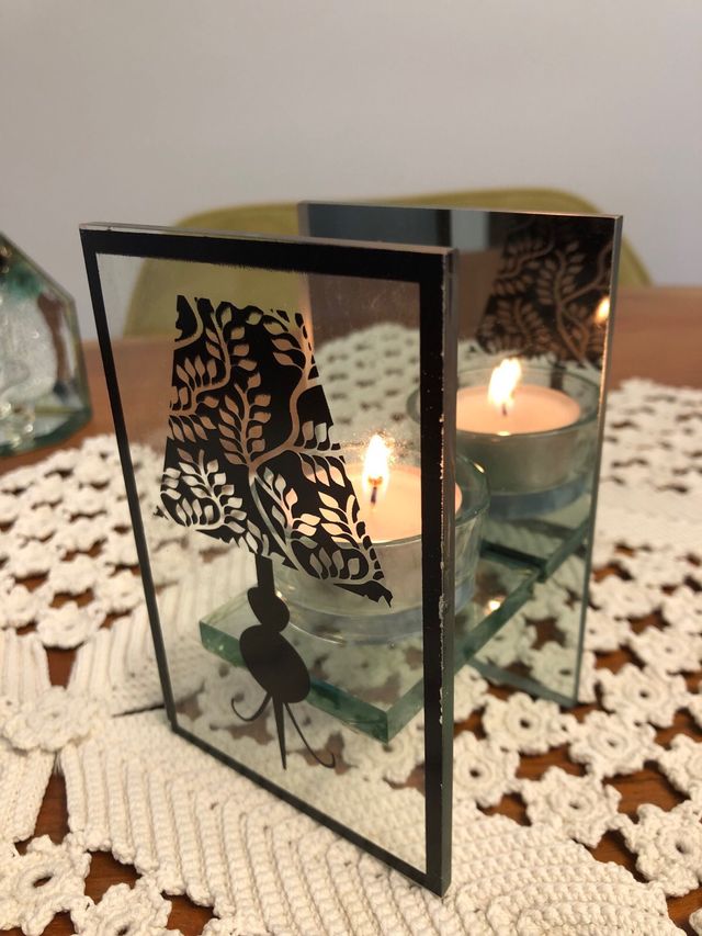 Portavelas espejo y piña de cristal nueva.  6 €