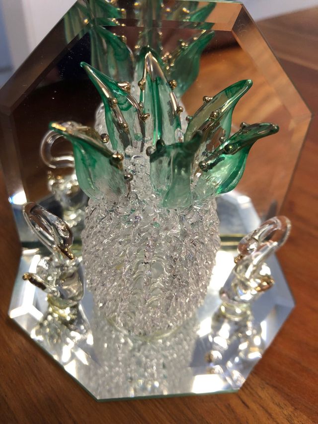 Portavelas espejo y piña de cristal nueva.  6 €