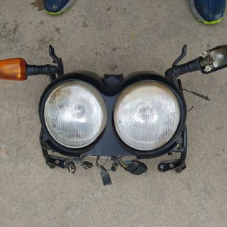 -Yamaha TDM 850 Twin. Faro y araña