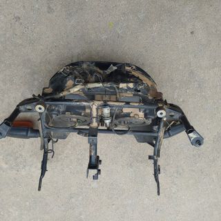 -Yamaha TDM 850 Twin. Faro y araña