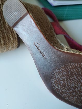 Sandalias cuña Clarks