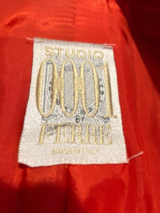 Giacca rossa di giangranco ferrè studio0001 