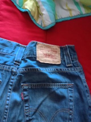 Bermuda Levis 